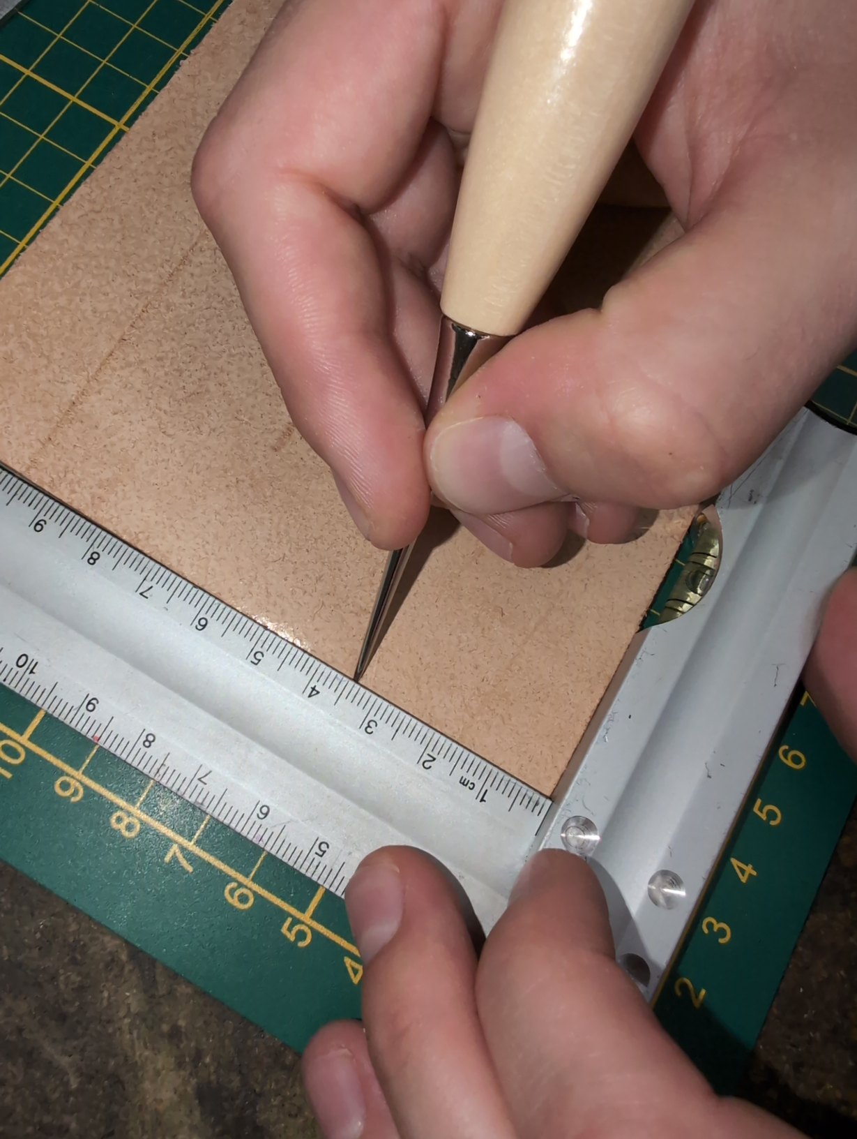 Marking the width of the strap