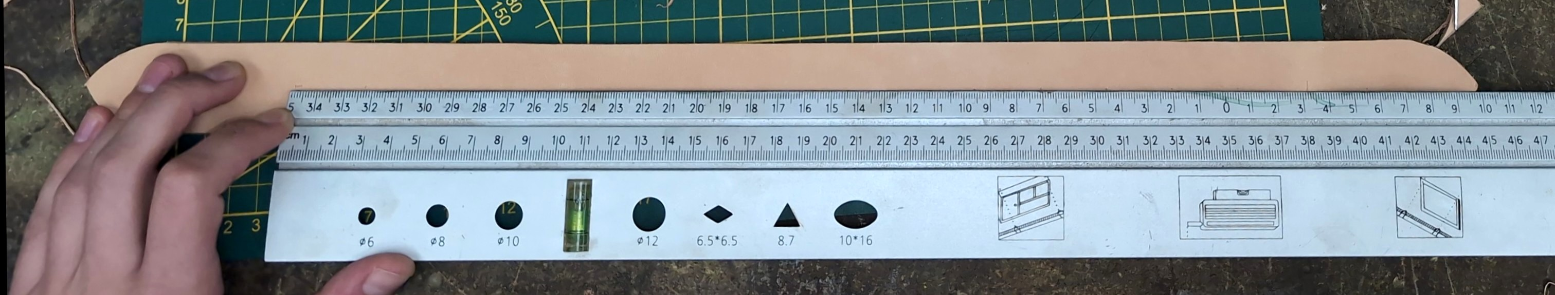 measuring the length of my collar from my middle hole, 38cm